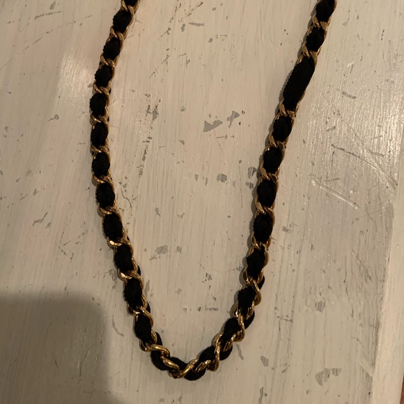Long gold and black necklace - Picture 2 of 3